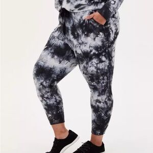Torrid Size 2 Fleece Tie-Dye Joggers
